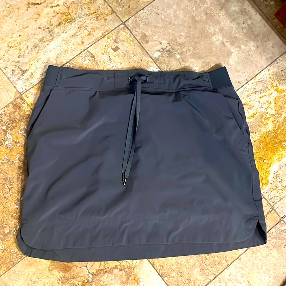 Athleta skort size 16 taupe color